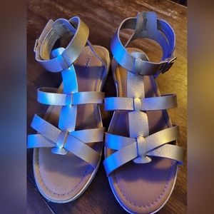 Cat and Jack sandals, big girls size 5